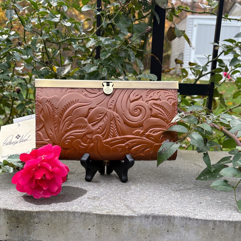 NWT Patricia Nash Cauchy Leather Clutch